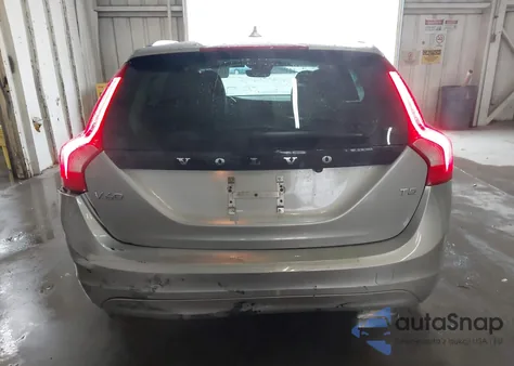 2015 Volvo V60 T5 Premier из США, поврежденный, VIN YV140MEK0F1243209